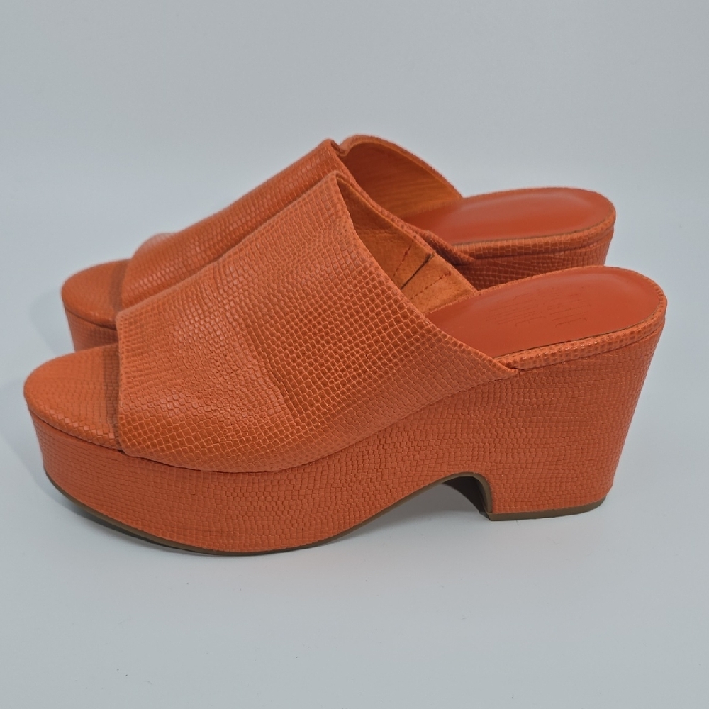 Charlotte Stone - "Ellery" in Tangerine Tejus-Size: US 10- Good Used Conditon